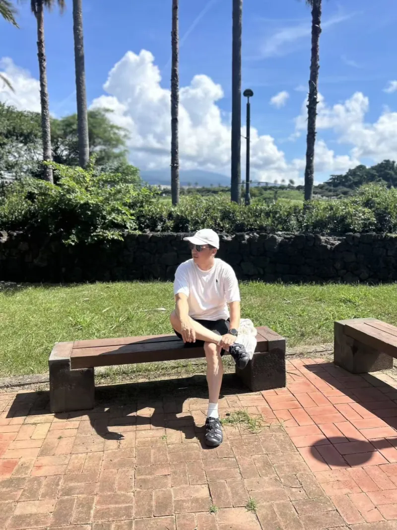 Ethan 在夏威夷旅行时的照片